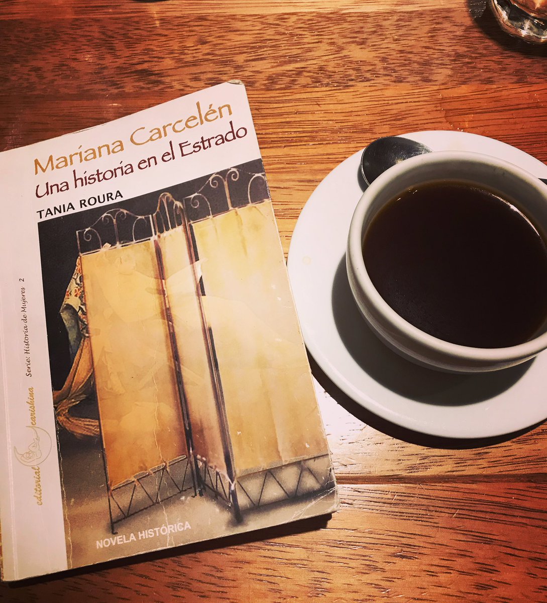 ClaudiaRoura's tweet photo. #newbook #retolector2018 Un libro de un autor famoso de tu país, como no leer a la grande @taniaroura, mi tía llena de arte.
Mariana Carcelén, Una historia en el Estrado, una gran narración...
#lovebooks #SundayMorning https://t.co/bFX4Oc9lAF