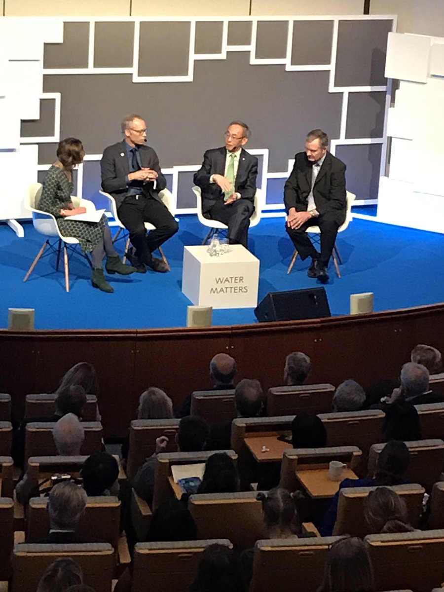 Johan Rockström, nobelpristagare Steven Chu och Julian Dowdeswell pratar vatten och klimatförändringar. - Offer nummer 1 för klimatförändringar är vatten, säger Rockström #NobelDialogue