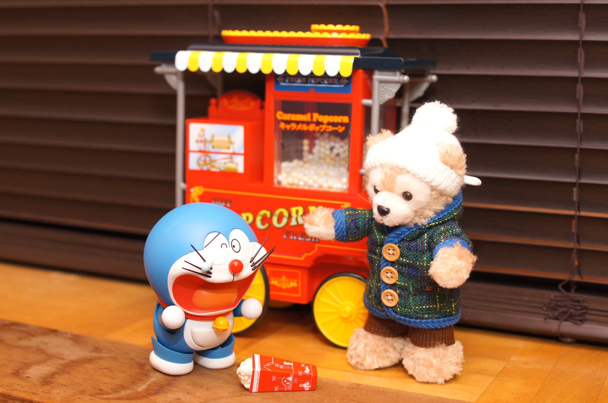 ドラエモングッズ ポップコーンケース2015 ぬいぐるみ 腕時計セット売り ドラエモングッズ ポップコーンケース2015 ぬいぐるみ 腕時計