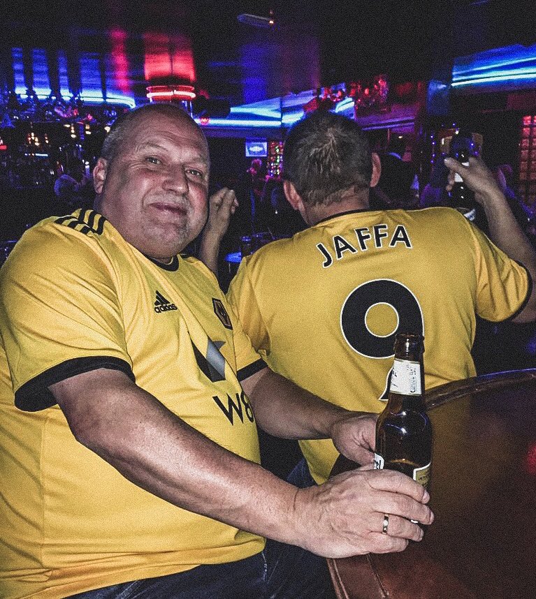 Sporf's tweet image. 🐺 @Wolves fan @BillyTapit’s away day to @NUFC:

🚅 Train was too expensive...

🤔 Looked for alternative options....

✈️ Cheaper to fly via Benidorm...

🎟 Booked his flights...

🍻 Spent Saturday night in Benidorm...

🏟 Now en route to St James’ Park....

😂 Genius.