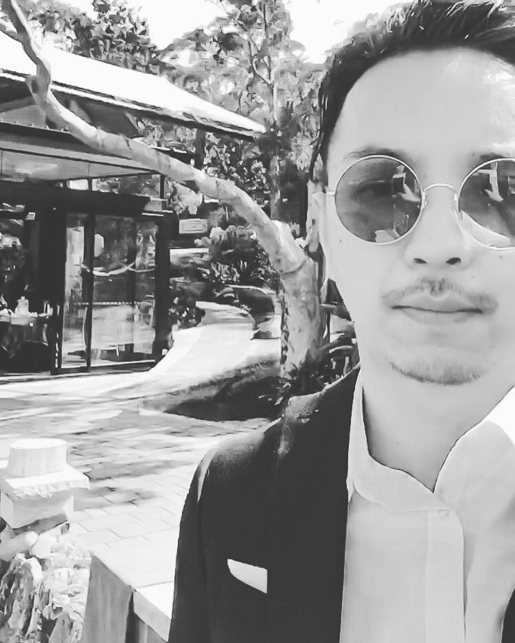 k_inami_'s tweet photo. Sometimes feel like formal 👞
.
.
.
#2017 #formal #fashion #style #selfie #summer #wedding #party #sydney #australia #mood #mode https://t.co/sVBxtVHxw7
