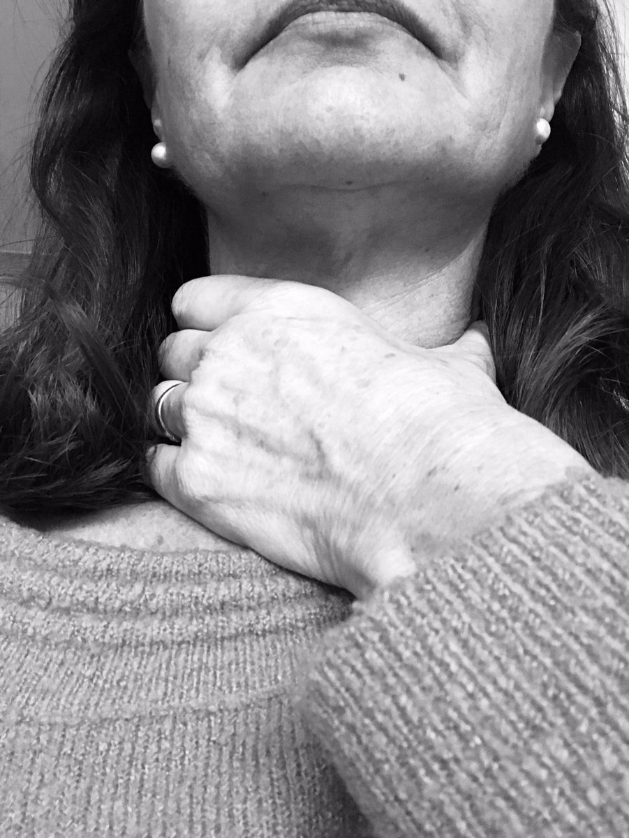 NuriaDeArgila's tweet photo. La #Disfagia es una alteración asociada a las molestias o problemas al tragar. 
Es un problema que puede llegar a ser muy peligroso porque no solo puede provocar problemas #respiratorios sino también #desnutricion.

Me sumo al #DiaDisfagia18 

Sube tu foto. https://t.co/IcYJjx2PT0