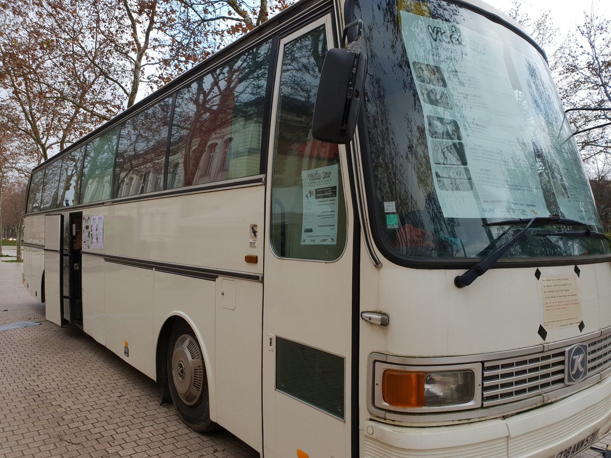 PlanetSciOccit's tweet photo. Le #vidéobus et sa programmation lumineuse s'est garé au bord du Quai pour #LSQ2018 jusqu'à 19h ! Et mais ne serais-ce pas un indice de notre jeu de piste ?! Mais si ! https://t.co/jhzD3nSaXv