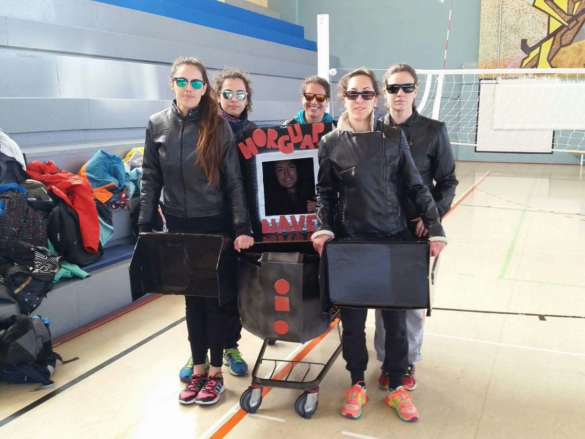 bea_burgos6's tweet photo. Cuando se te va de las manos la asignatura de lo que la estás viviendo y decidimos presentarnos en clase montadas en nave #MatrixrEFvolution #NaveMorguapa #yoaprendídeIsaac https://t.co/UGN4bNSZbd