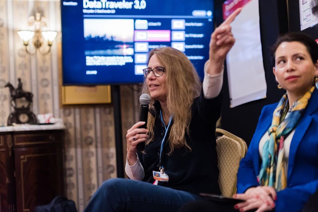 tweetingastrid's tweet photo. Again blessed with an amazing panel and such an engaging audience at #DCdays18 Thank you all so much! @adri_aval @AaronGrayBlock @China_4C @lauriegoering @scon2 @RCClimate @iied @die_gdi #klimalog https://t.co/GSvVr07X05