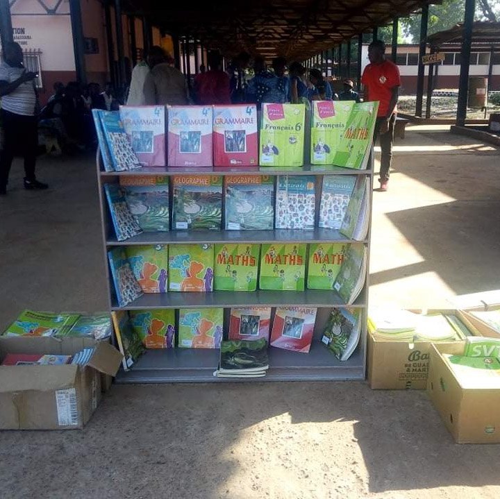 Dl403a1's tweet photo. 🎉Pour fêter, Nou servons🎉
Ce 08 Dec, dans le cadre de la célébration des 61ans du Leo Club, les Leos de Guinée ont porté leur action à KAMSAR pour réaffirmer leurs engagements au près des communautés de tout le pays. 
Un don de livre a donc été fait au lycée AMADOU MAHTAR M'BOW https://t.co/Hxq6mjw6yD