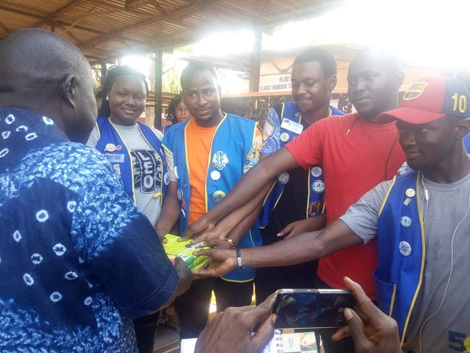 Dl403a1's tweet photo. 🎉Pour fêter, Nou servons🎉
Ce 08 Dec, dans le cadre de la célébration des 61ans du Leo Club, les Leos de Guinée ont porté leur action à KAMSAR pour réaffirmer leurs engagements au près des communautés de tout le pays. 
Un don de livre a donc été fait au lycée AMADOU MAHTAR M'BOW https://t.co/Hxq6mjw6yD