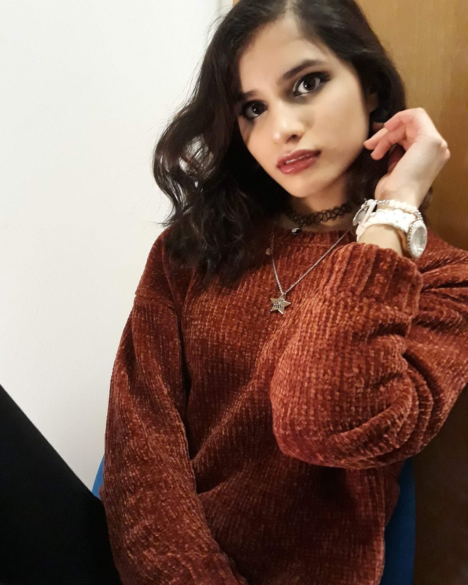 lilrenu's tweet photo. I don't always look ugly, but when I do I don't 🙄🙄.
.
.
.
. 
#canttouchthis #red #xmasvibess #xmas https://t.co/BwIvxPvteC