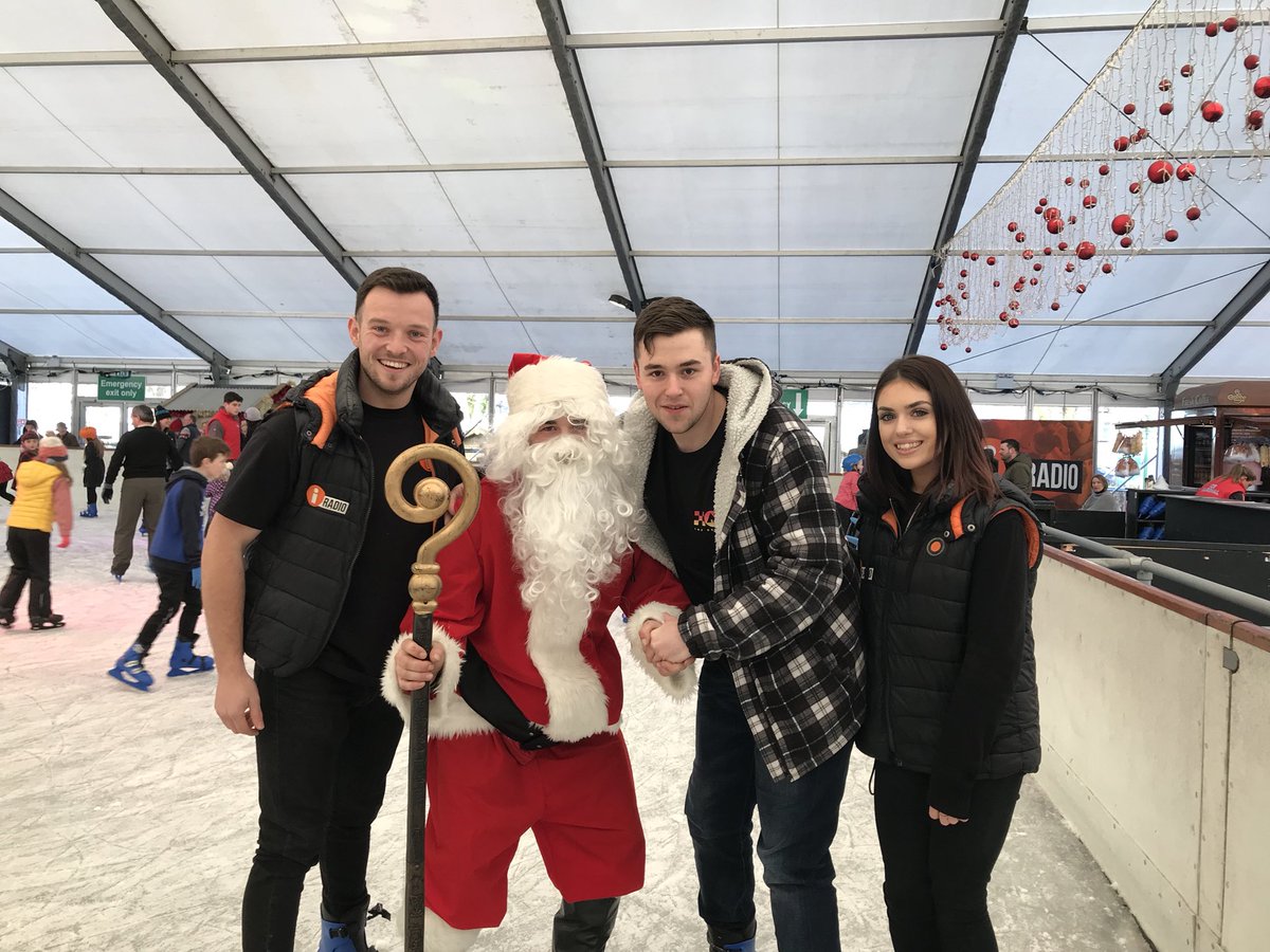 ThisisiRadio's tweet photo. iRadio’s @DJDaveDuke and the Peugeot iTeam are in Castlebar with Mayo On Ice 😃 Santa is minding Dave on the ice 🧡❄️
#MayoOnIce #iRadioPeugeotiTeam https://t.co/JCDhcvYDWq