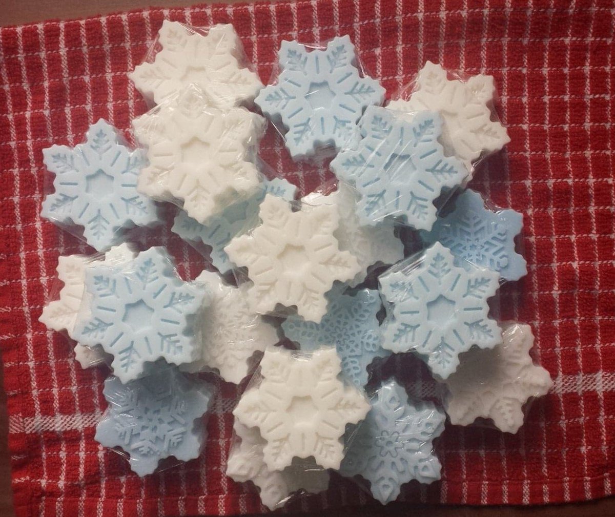 PinkPuffinCards's tweet photo. It's beginning to look a lot like Christmas here! ❄️❄️❄️https://t.co/8gdwT9myug https://t.co/XUvohyZ9Wa
