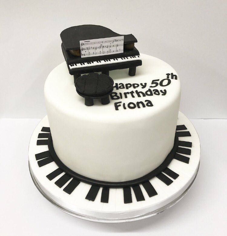 ElsaBakes's tweet image. A few recent creations 🎂 #bespokecakes #Elsabakes 

@SelectIRL @bakeworld @bakewithstork @Culpitt_Ltd @RainbowDustLtd