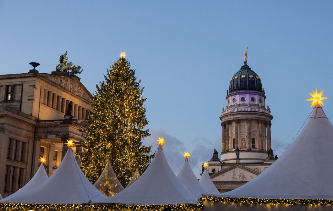 Schöner Weihnachtsmarkt am Gendarmenmarkt, Berlin 😃
#berlin, #foto, #fineart