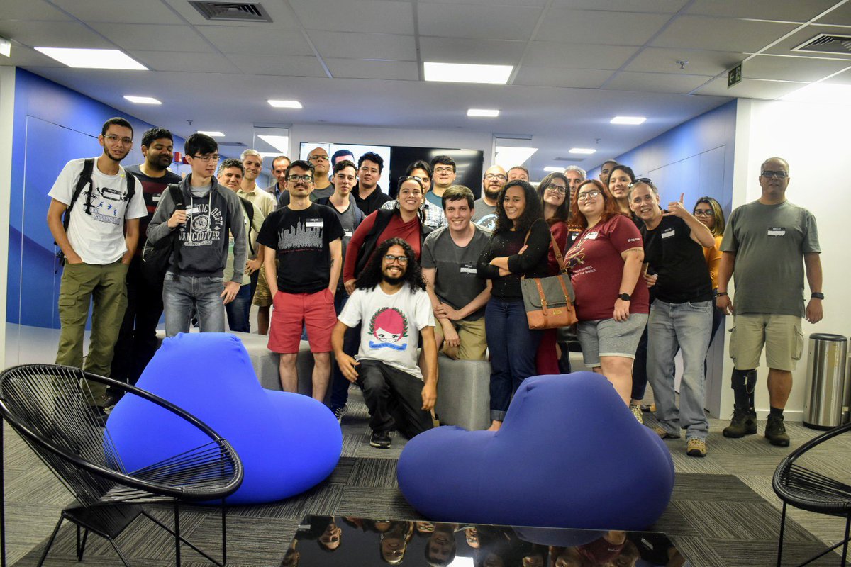 ericleribertson's tweet image. Ontem foi a última #PythonRio de 2018. Palestras muito boas que geraram discussões melhores ainda! 
Que venha 2019!! 😁