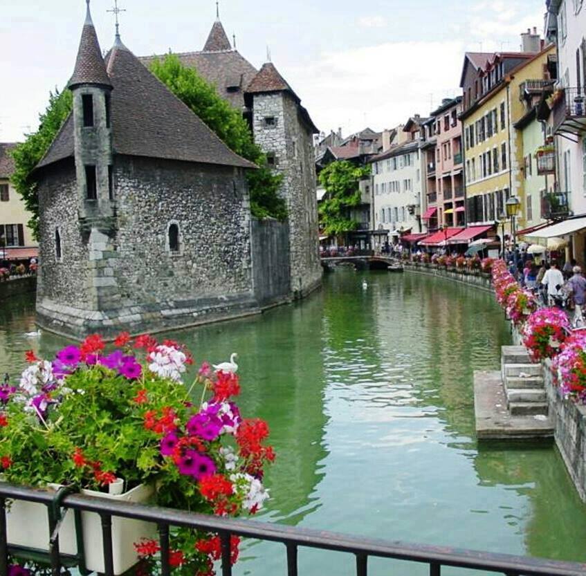 Jessica_Anders_'s tweet photo. Annecy, France 😍 https://t.co/qu2USbIU5F