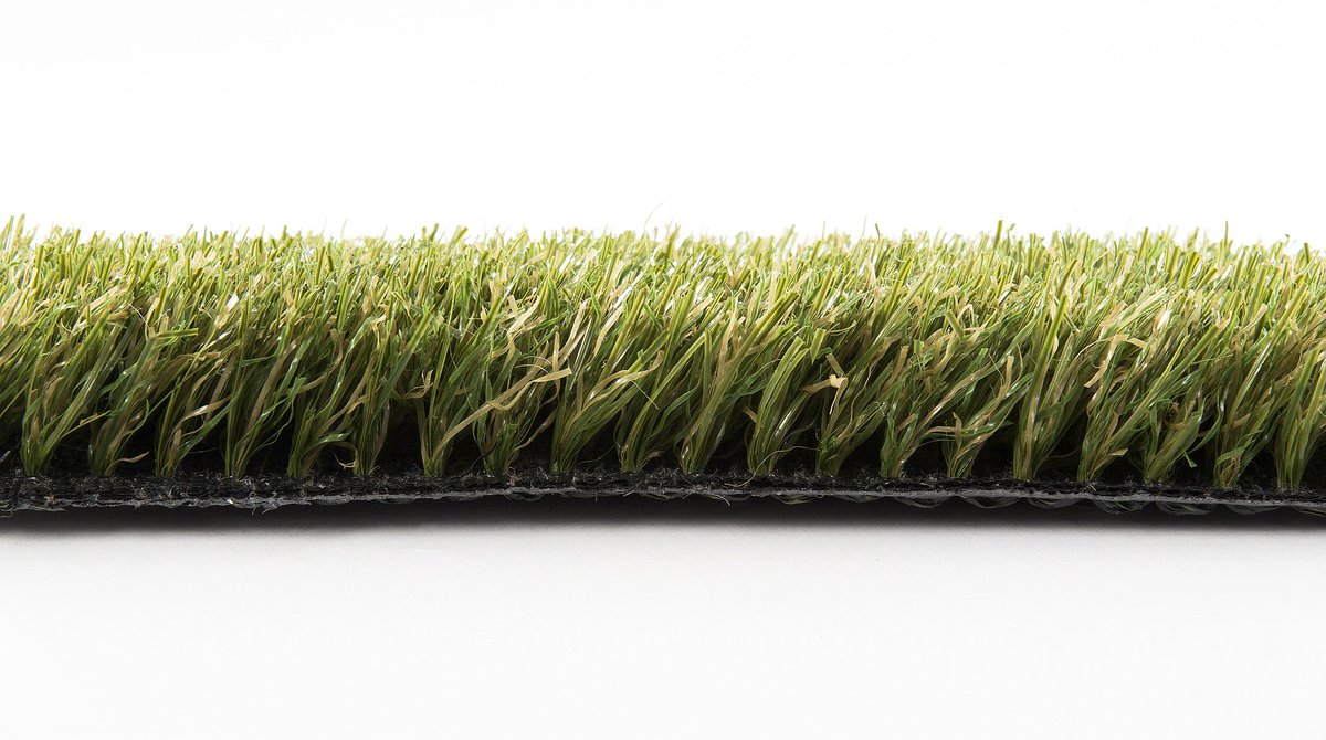 TGFLtd's tweet photo. The dog lovers delight! Our Windsor 30 is a mid height, natural looking grass without the natural problems! Mud, discolouration and digging are a thing of the past when your pooch goes artificial! 

#artificialgrass #doglover #artificialgrassfordogs #doggygarden #familygarden https://t.co/pRt87Tdzhz