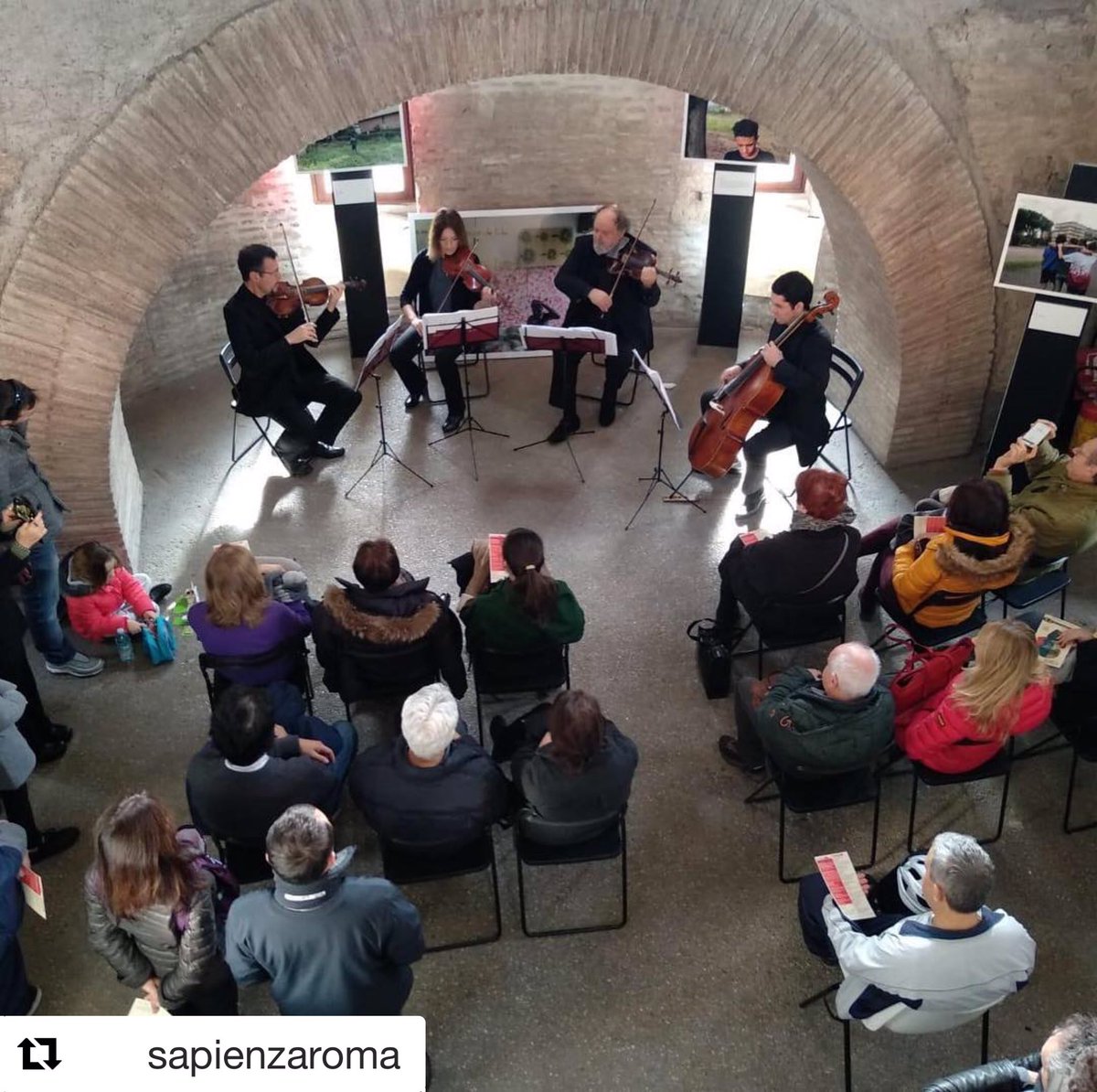 SapienzaRoma's tweet photo. Grande successo per il Quartetto d’archi di #MusaClassica che oggi è stato il protagonista musicale del #MuseodelleMura, con il concerto 'Da Lodi a New York su 16 corde' ➡️ https://t.co/LwUbu2GZ7r #musicaSapienza https://t.co/woaKJXD6zE