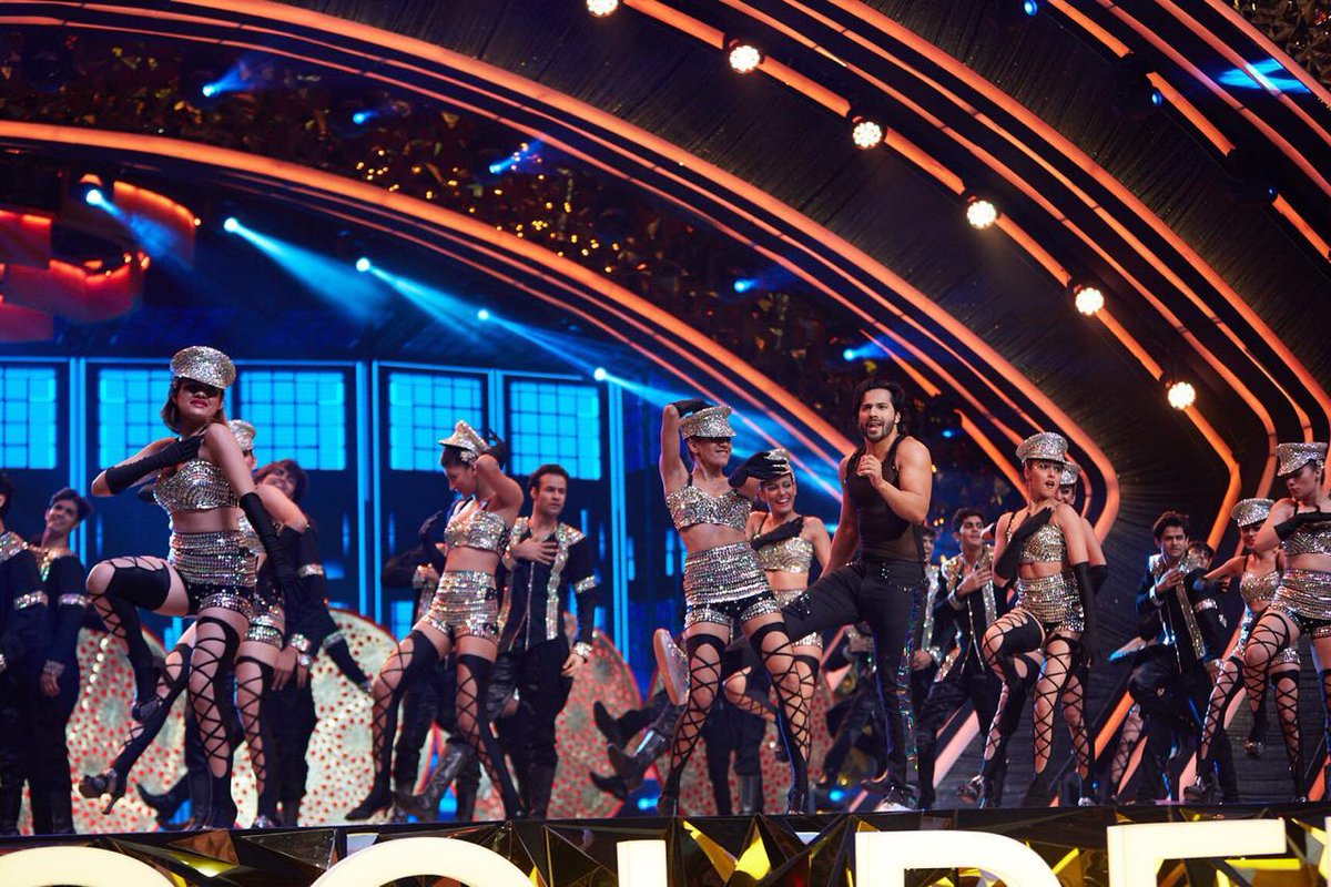Varun_dvn's tweet image. Watch me tonight at Lux golden rose awards today at 9:30pm @StarPlus @luxgoldenroseawards