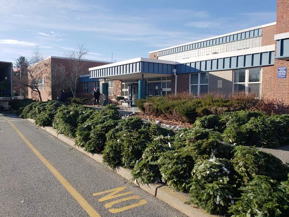 We have a surplus of wreaths for our #HMSDCTrip fundraiser this year. The company sent us plenty of extras. Contact us if you'd like any wreaths. $12 ea. <a href="/SeekonkPS/">Seekonk Public Schools</a> <a href="/AitkenES/">Aitken Elementary</a> <a href="/MES_Seekonk/">Martin Elementary</a> <a href="/SeekonkPD/">Seekonk Police Dept.</a> <a href="/SeekonkIAFF1931/">SeekonkLocal1931</a> <a href="/SCSeekonk/">Sun Chron Seekonk</a> <a href="/TownofSeekonkMA/">Town of Seekonk MA</a> <a href="/SeekonkParksRec/">Seekonk Parks & Rec</a>