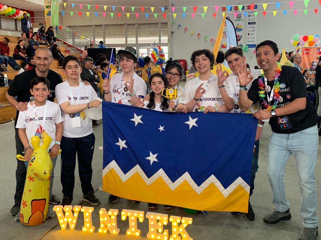 WintekRobotic's tweet photo. Campeones nacionales en Estrategia e Innovación en el campeonato nacional FIRST LEGO League 2018 en Concepción @LaPrensAustral @RadioPolar @elmagallanews @pinguinodiario https://t.co/tMocBM6fEK