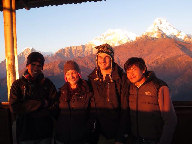 ネパールに行ったならトレッキングをすべし！夕暮れのアンナプルナは、訪れた人を笑顔にする。