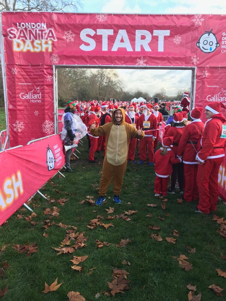 Jonny_Whittall's tweet image. Too wet for a bike so why not lead run 2,500 Santa’s as a reindeer instead. Great morning at @GOSHCharity London Santa Dash! #ActiveWorld #LondonSantaDash