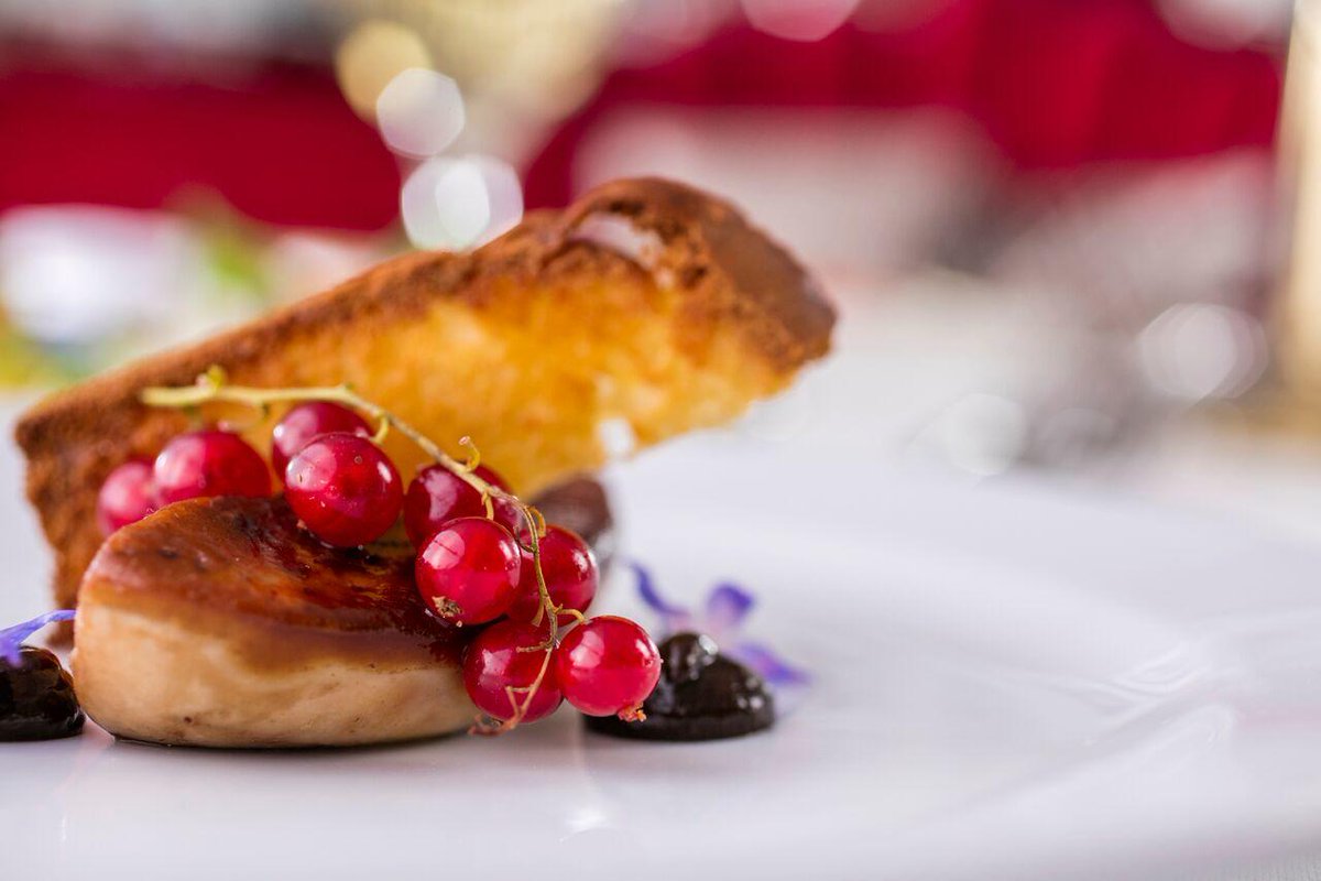 The prettiest Christmas treat from us to you!

Booking&gt;&gt; bit.ly/TrocaderoResta…