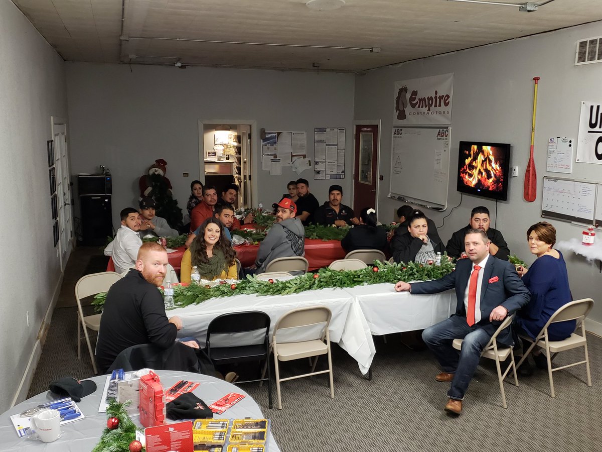 AndyNear1's tweet photo. Awesome christmas party with the crews. These guys make Empire great #nextlevelroofer #roofsbyempire #empirecontractors #commercialroofing https://t.co/8ZtzOpQNIR