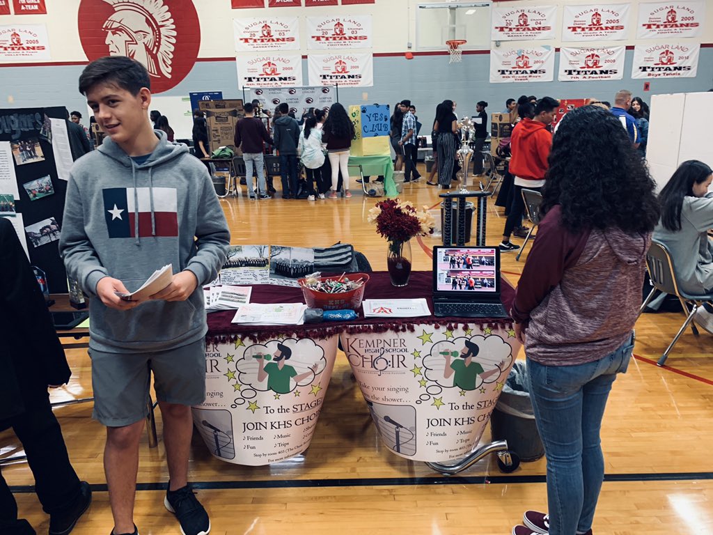 KempnerHSChoirs's tweet image. Had a blast at the SLMS Career Day! Huge thanks to our awesome host, @SLMSTitans! We are excited to welcome our future cougars with open arms! Hopefully a lot of singing titans are gearing up for the best choir experience around next year! #verticalignment #choirlife #choirkid