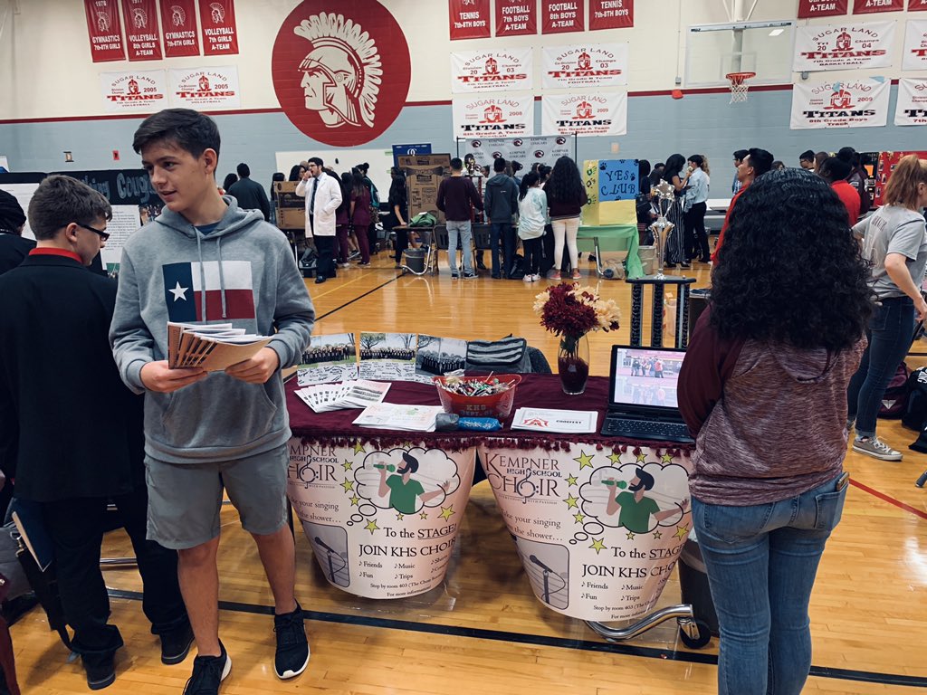 KempnerHSChoirs's tweet image. Had a blast at the SLMS Career Day! Huge thanks to our awesome host, @SLMSTitans! We are excited to welcome our future cougars with open arms! Hopefully a lot of singing titans are gearing up for the best choir experience around next year! #verticalignment #choirlife #choirkid