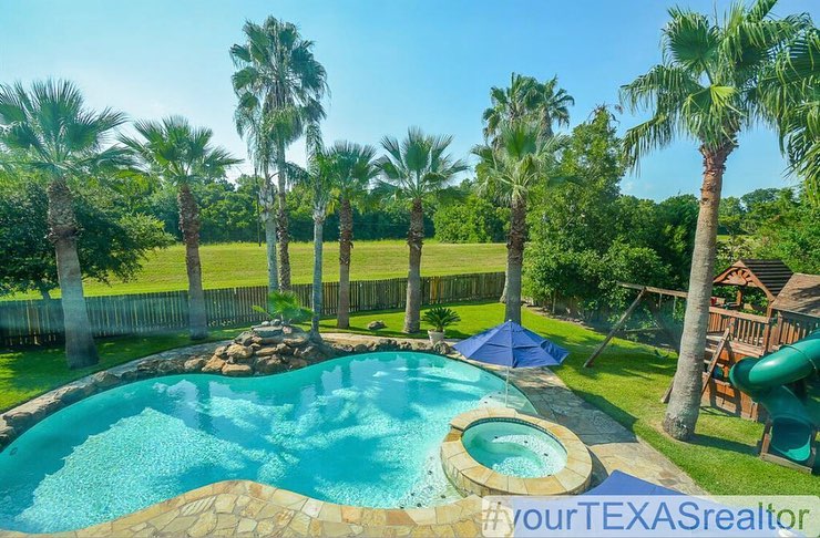 vaeporize's tweet photo. Got to see this #showstopper #beauty in the #heart of #sugarland #tx ! #yourTEXASrealtor #poolside #views are the best! #forsale #oasis #business #marketing #realestate #sales #luxury #home https://t.co/9tONUvBeM5