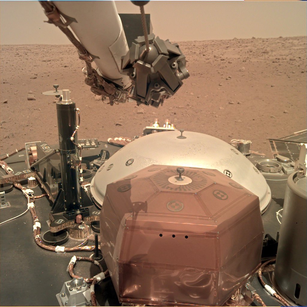 SpaceWilS's tweet image. Can’t wait for HP3 &amp;amp; SEIS to be placed on the surface! What a view😍!  #Mars #NASA #NASAInSight #space #WeareLM #science #technology #engineering #STEM  
📸:NASA/JPL-Caltech