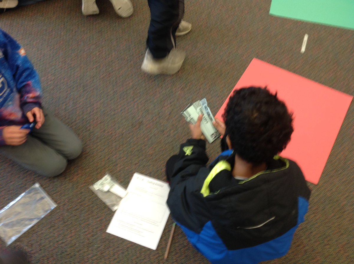 RSmithTeachTech's tweet image. Students in Ms. Robinson's 5th grade participated in a CodeSnaps activity led by guests from @SASeducator!