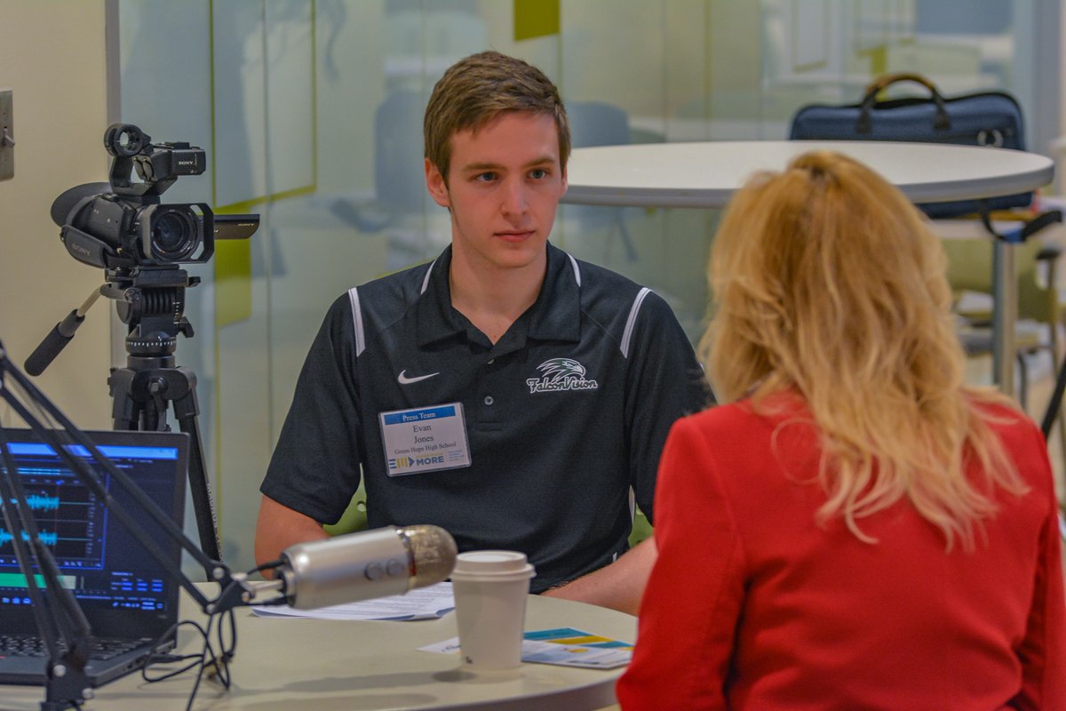 GHFalconvision's tweet photo. 3 students working at Fidelity Investments. 

#EMSummit #NCBCE #ExperienceMoreNC https://t.co/Ubz6huDksT