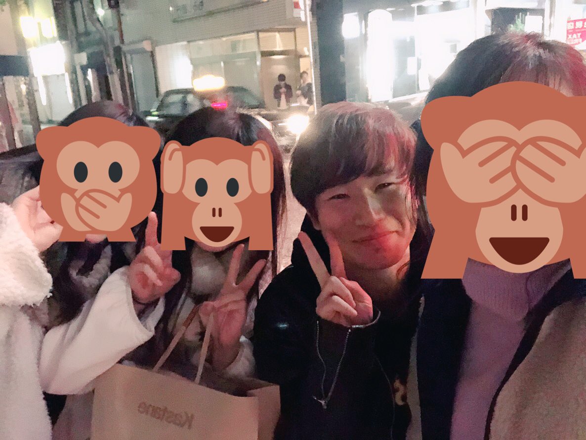 TrapBox13's tweet photo. こんばんは!!
mgやっきーです!!
今晩はバイト終わりに市内に直行して宣伝活動をしてきました!!
12/21日のイベント来てくれるそうです❗️
ブチ上げていくのでよろしくお願いします!!
‼️21:30〜22:30まで入場で女性の入場料はタダです‼️
#1221 #TRAPBOX #西条を盛り上げたい https://t.co/ojSXvM3SXi