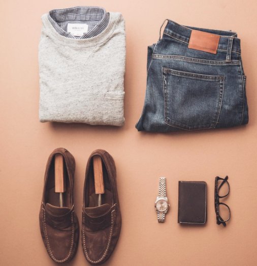 That’s @noahwilliamsstyle dressing up denim. Paired with a nice shirt and sweater dressing up denim in a smart way. A top coat or a blazer easily goes over this look.  #rewritingtheclassics #grayers