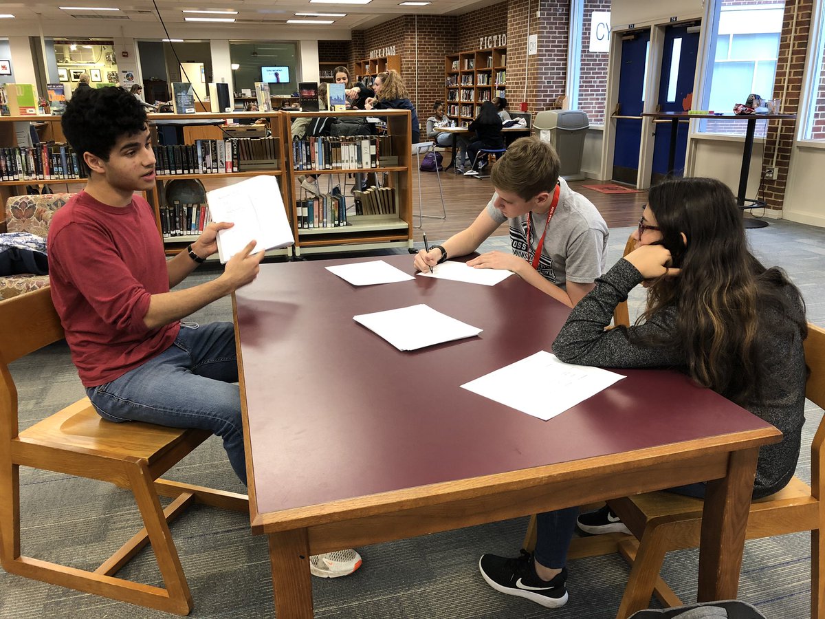 BaranAHS's tweet photo. This week the @ahspeertutors have been leading study skills workshops for the Freshman Seminar &amp; @AHSAVID students, showcasing 11 techniques they use to prep &amp; de-stress. Good luck on midterms, @AlbemarleHigh ! @jaypthomas @MaureenMJensen @turnerstevend @PrincipalWyn https://t.co/wA5DbnQFX2