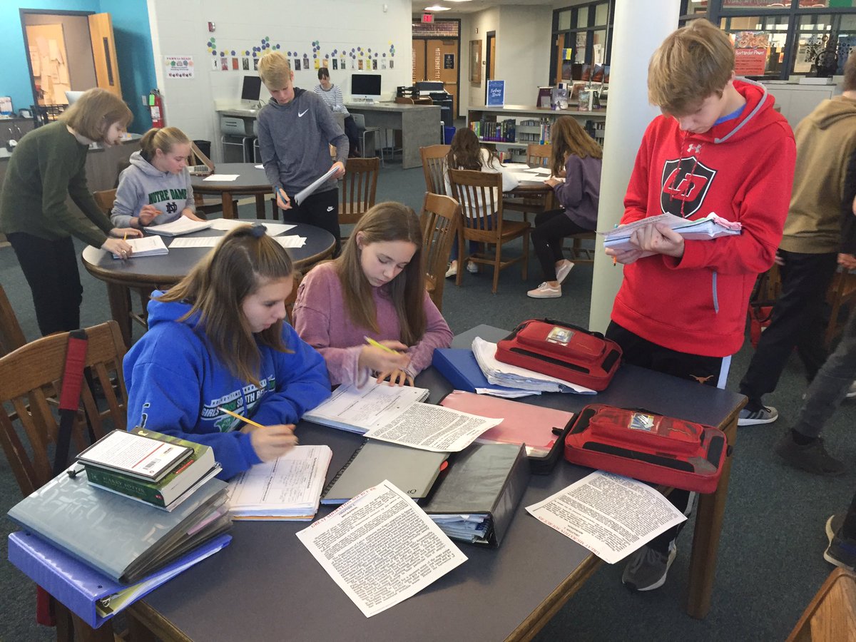 8th graders are migrating from the South (library) to the North (classroom) today to explore sources  that show African American experiences of the Great Migration! Don’t forget your Green Book while traveling North! #mcbulldogs101 #wsd101 #8thgradesocialstudies