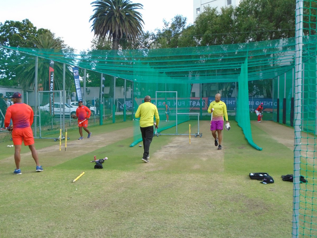 Cricket365's tweet image. The @CT_Blitz and the @Paarl_Rocks training side by side ahead of  the #CapeDerby at Newlands. @MSL_T20 #MSLT20 👊🏏