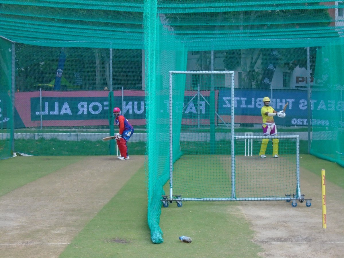 Cricket365's tweet image. The @CT_Blitz and the @Paarl_Rocks training side by side ahead of  the #CapeDerby at Newlands. @MSL_T20 #MSLT20 👊🏏