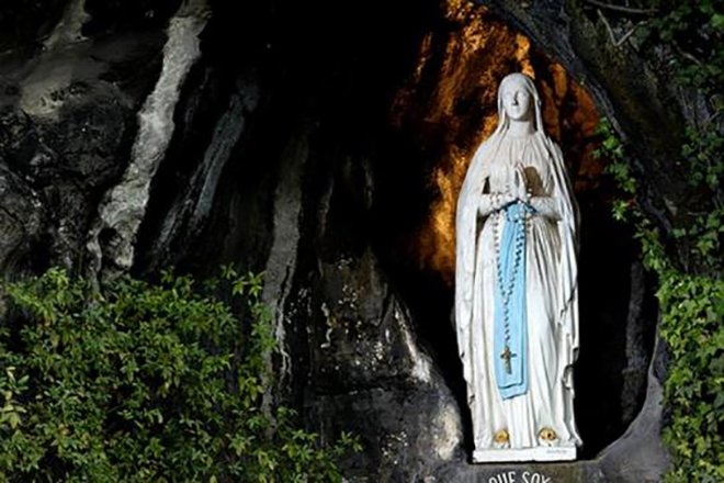 Chicca_M_'s tweet photo. "Dio potrebbe fare certamente un mondo più bello di questo; ma non sarebbe più bello se vi mancasse #Maria."
(San Giovanni Maria Vianney).
L'amore incondizionato di nostra #Madre ci rende debitori di amore verso di Lei e tra di noi.
#8dicembre #Immacolata 
#positionpapers https://t.co/3gBEzWwAna