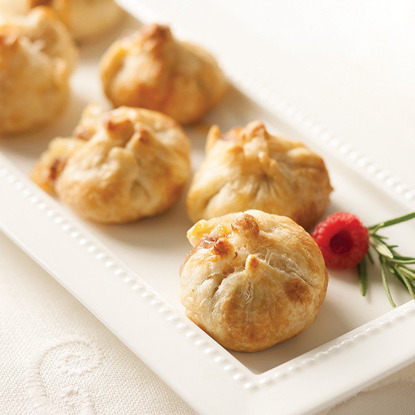 ImpromptuG's tweet photo. One of our best selling hors d'oeuvres. Our Brie &amp; Raspberry En Croute looks and tastes impressive. Just bake and serve on a platter for a beautiful presentation. https://t.co/v3YKzaDuAI https://t.co/tDEZAeh5WO