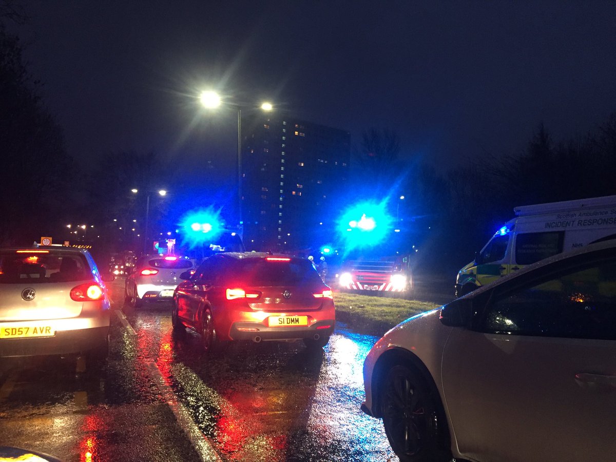 Lizzieyoung81's tweet photo. ⁦@RadioClydeNews⁩ ⁦@trafficscotland⁩ ⁦@BBCScotland⁩ bad crash on Barrhead road causing traffic back up and rubbernecking https://t.co/EJF6m9zRgP