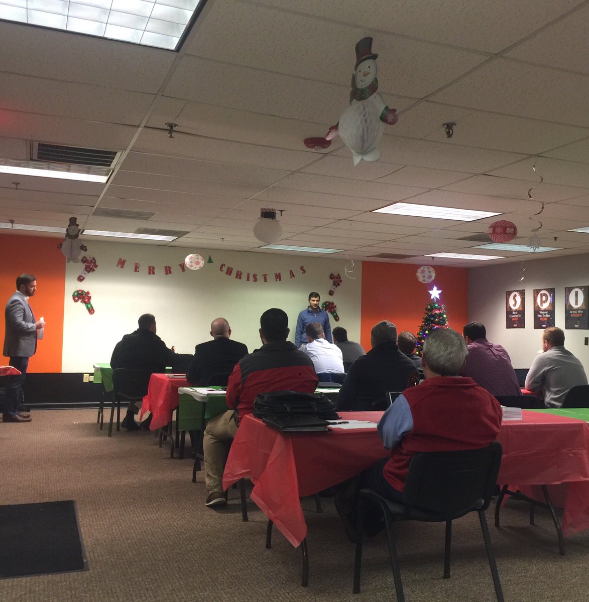 GaryRose4UTVols's tweet photo. Very proud of my @Reinhart_KNX sales leadership team for their inspiring training initiative this morning with several of our newer teammates. #winningwiththebestpeople #GetitRightfromUs #@Reinhart_Corp #reinhartcountry https://t.co/vk4Wmiy2NC