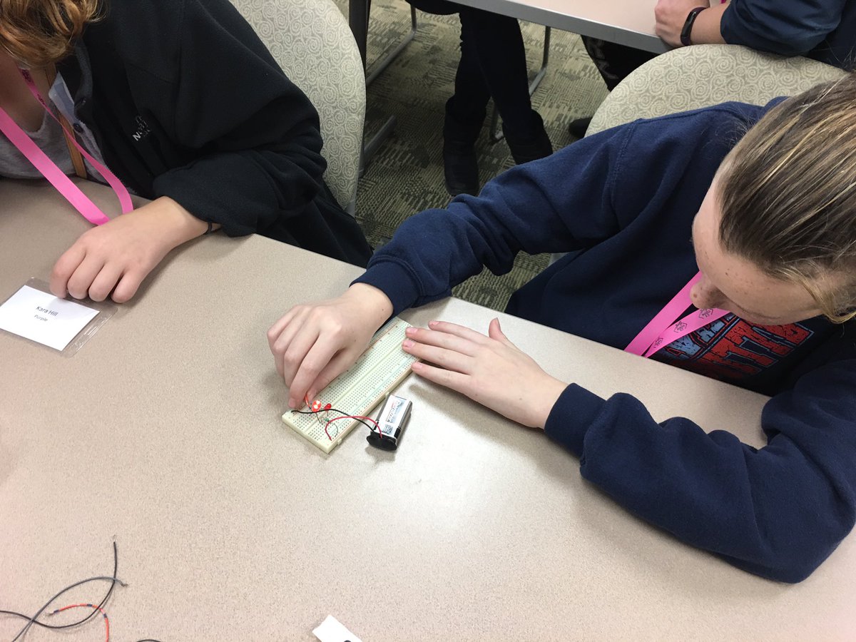 DoerschukPLTW's tweet image. Learning about circuits with breadboards and LEDs #CSCodeGirls2018 #GirlsInSTEM