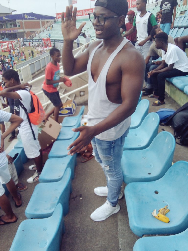 Gatsheni_Siboh's tweet photo. The look of disbelief and everything, how on Earth did Durban Heat loose this match? A NO BALL in a final over???
I think it safe to say they're bunch of what what....
I'm done with #HeatUp but I'm still a big fan of #MSLT20 and I'm rooting for #BlitzBrigade ... #DHvJS https://t.co/1IBrYG6Wfr