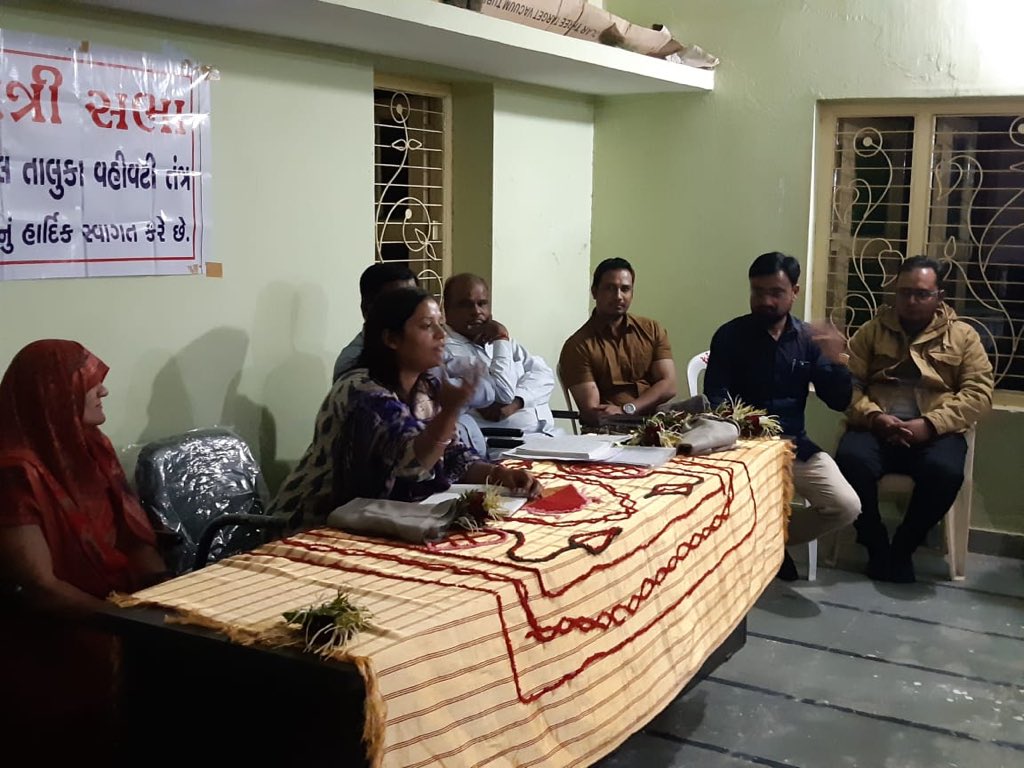 hitesh48380941's tweet photo. @PKalol @KalolMam આસી. કલે.શ્રી,કલોલ મા.નેહા કુમારી ની ઉપસ્થિતિ મા કલોલ તાલુકાના સમરસ, ડિજિટલ, વૃંદાવન વિલેજ પ્રતાપપુરા ખાતે રાત્રિ સભાનું આયોજન કરવામાં આવ્યું જેમા ગામના પ્રશ્નો નિરાકરણ કરવામાં આવ્યું તેમજ મિતાલીબેન ચૌધરી જેવા સચા શ્વેતક્રાંતિ ના રાષ્ટ્રિય સાહસિક સાથે મુલાક https://t.co/XTFuk3PVPu