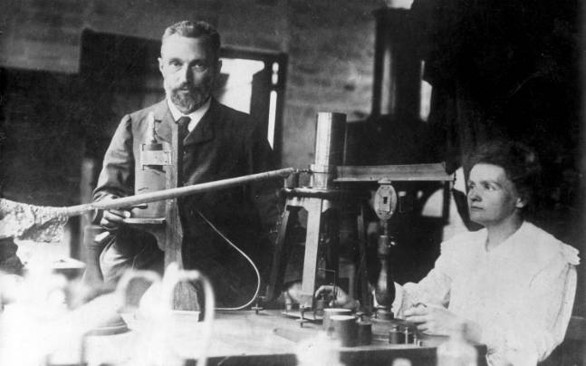 Insta_dose's tweet photo. For years after the discovery of #radium, people had no idea it could be so harmful. Today, we are much more careful about our use of ionizing #radiation, but we continue to enhance our level of protection, thanks to products such as digital #dosimeters: https://t.co/ZRrUMhk1W0 https://t.co/kOw25KhiHy