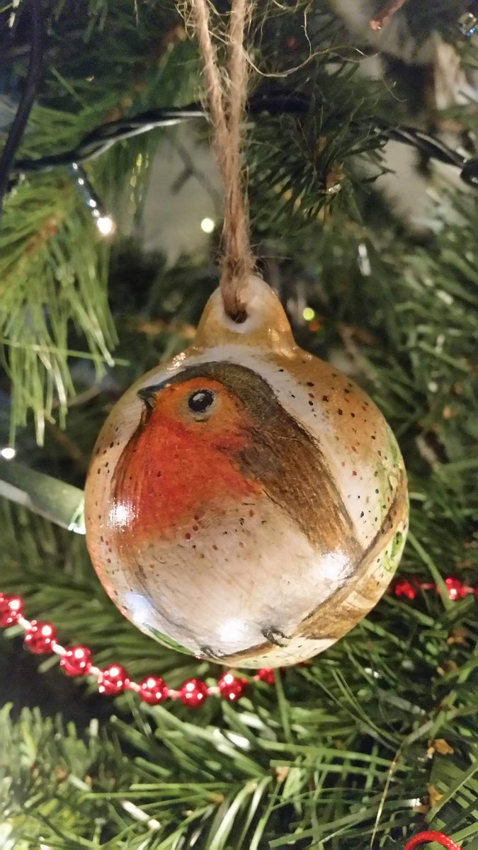 ArtTabitha8's tweet photo. Looking forward to the Cubert Christmas fair later,one of these will be there that I've been working on;illustrated ceramic bauble "Robin" £15.00 each Tabitha Corbett © #Robin #Christmas #baubles #decorations #cornishartist #cornwall #Cubert #illustration https://t.co/6oowXfJYNP