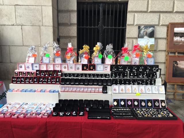 silverblingie's tweet photo. You will find me here today with @PlatoDublin at @bankofireland forecourt right opposite @tcddublin call in and get your Christmas gifts sorted. #christmas #gifts #irishgifthour #jewellery https://t.co/M4pvsIja2s