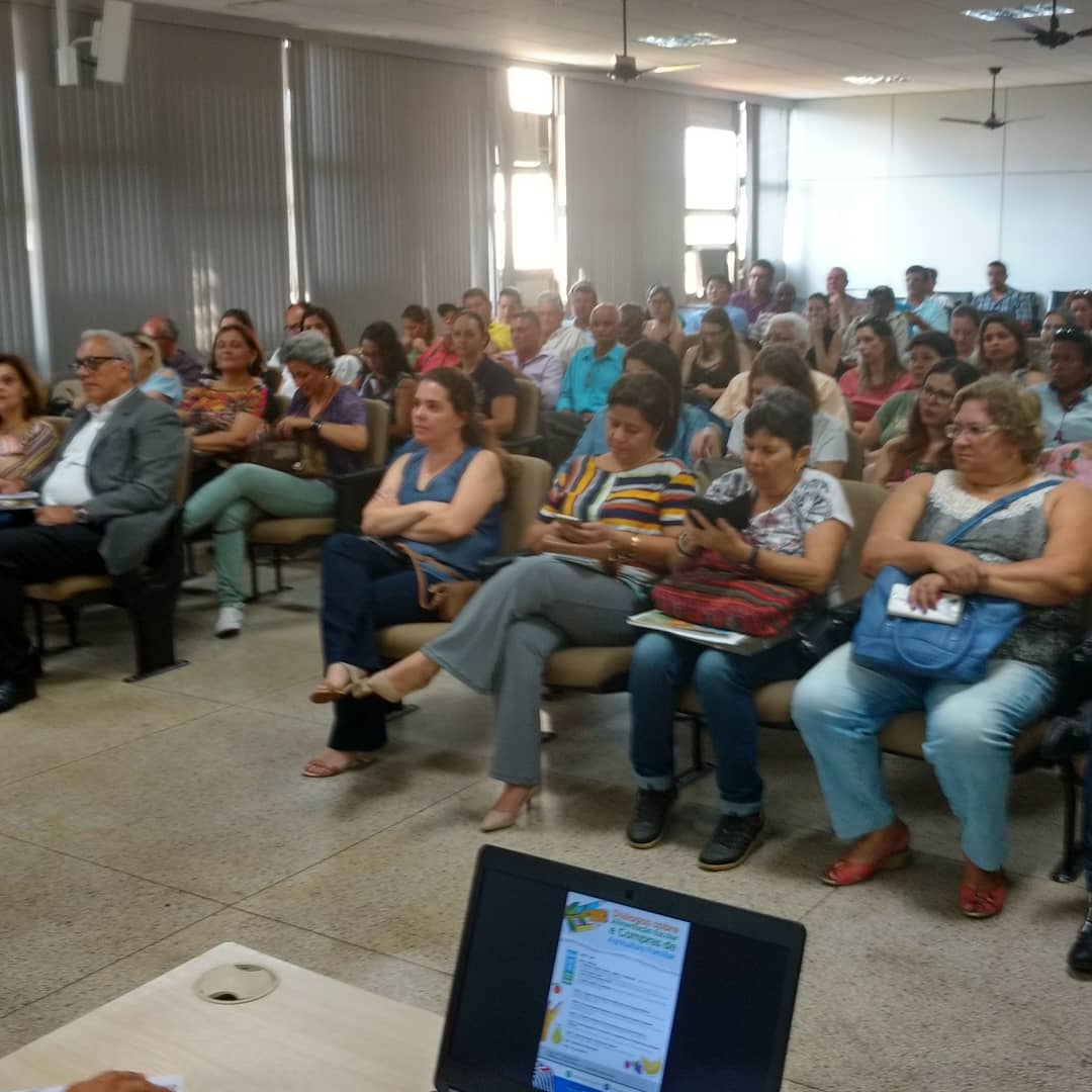 ValverdeJr's tweet photo. Manhã de atividades integradas entre CATI e CODEAGRO na promoção dos "Diálogos sobre alimentação escolar e compras da agricultura familiar". @codeagrosp @ConseaSp @consea @agriculturasp @governosp https://t.co/vcKTOciKo1